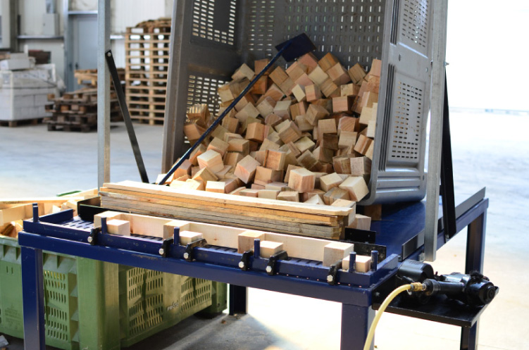 Αυτόματο μηχάνημα κοπής ξύλινων τάκων