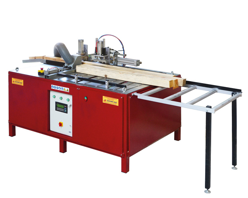 Αυτόματο μηχάνημα κοπής ξύλινων τάκων